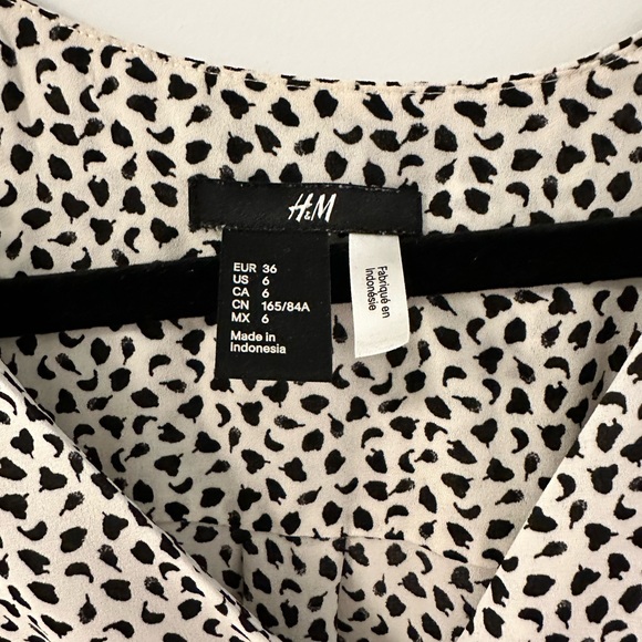 H&M Black and White Tshirt Blouse - Picture 5 of 7